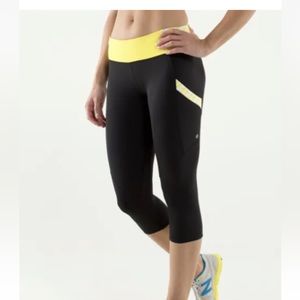 LULULEMON Black/ Twin Stripe Sizzle RUN: MOD MOVES CROP/ Tights/ Pants size 6